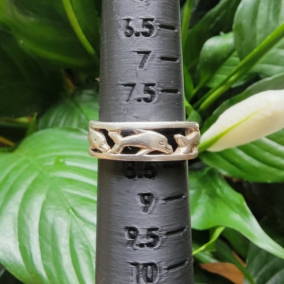 Elegant 925 Sterling Silver Dolphin Ring Size 8. - Picture 6 of 6